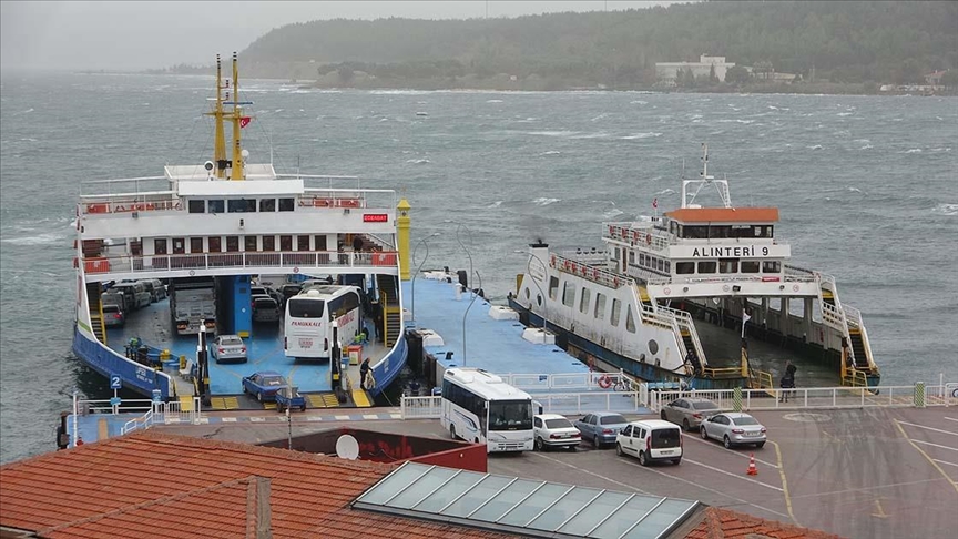 Çanakkale Boğazı'nda fırtına etkili oluyor