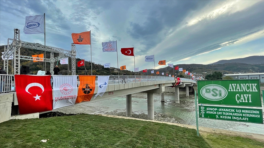 Ayancık ilçesinde sel felaketinde yıkılan Terminal Köprüsü hizmete açıldı