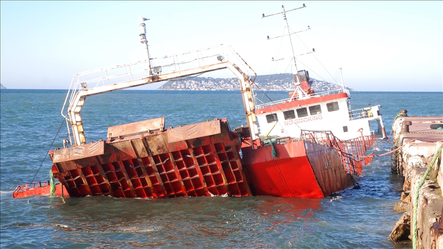 Maltepe'de su almaya başlayan Ro-Ro gemisi battı!