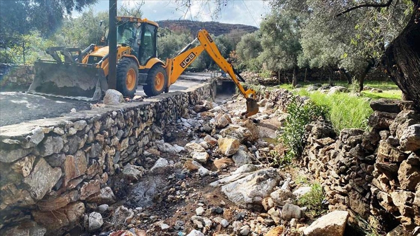 Bodrum'da sağanağın ardından temizlik çalışması yapılıyor