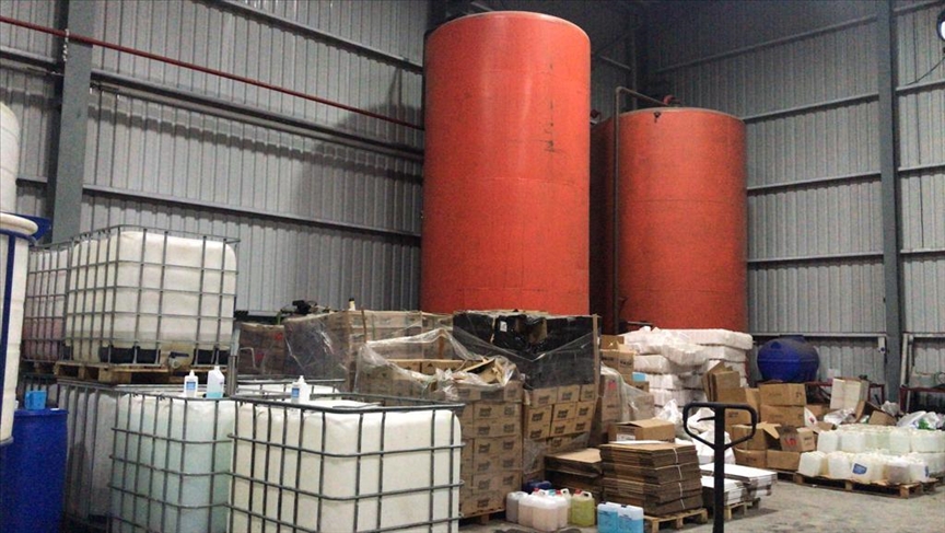 Emniyetin 'Zehir' operasyonunda 31 bin 343 litre sahte ve kaçak içki ele geçirildi