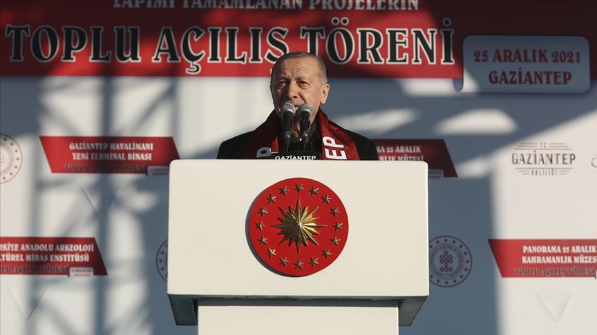 Cumhurbaşkanı Erdoğan: Kur spekülasyonu denilen bir olayla karşı karşıya kaldık ve bunu bir saatte atıverdik