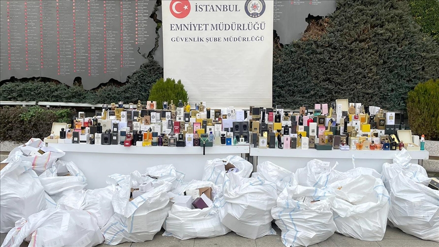 İstanbul'da sahte parfüm operasyonunda 4 kişi gözaltına alındı