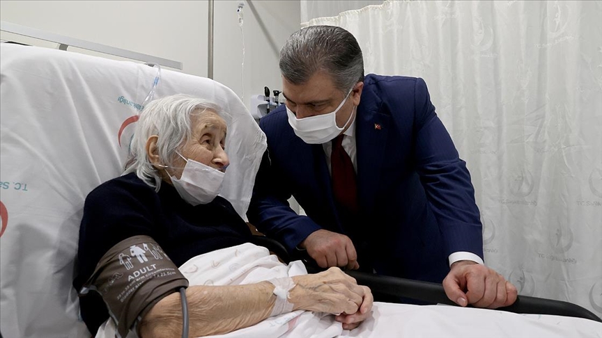 Sağlık Bakanı Koca İstanbul'daki hastaneleri ziyaret etti