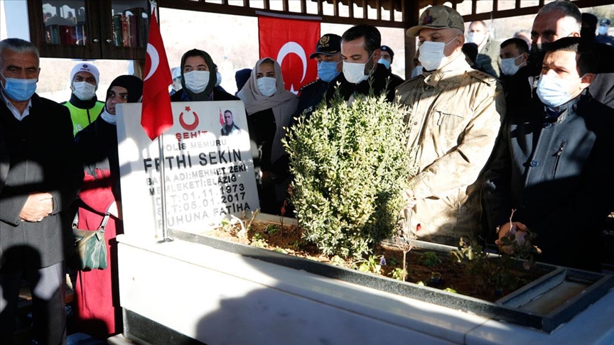 Şehit polis Fethi Sekin Elazığ'da kabri başında anıldı