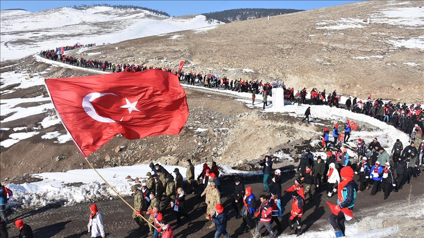 Türkiye Sarıkamış'ta 'Şühedanın İzinde' yürüdü