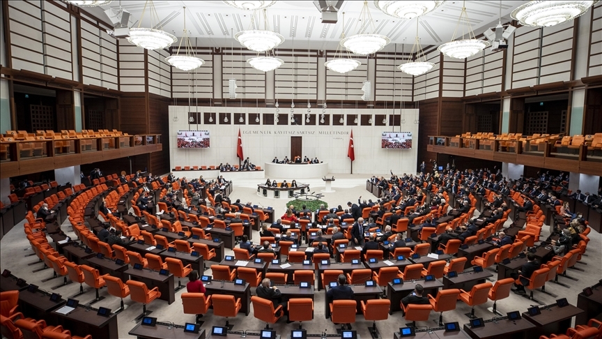 Memur ve emekliye ek zammı da içeren teklif yasalaştı!