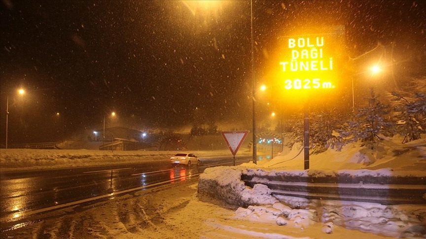 Bolu Dağı'nda kar etkili oluyor!