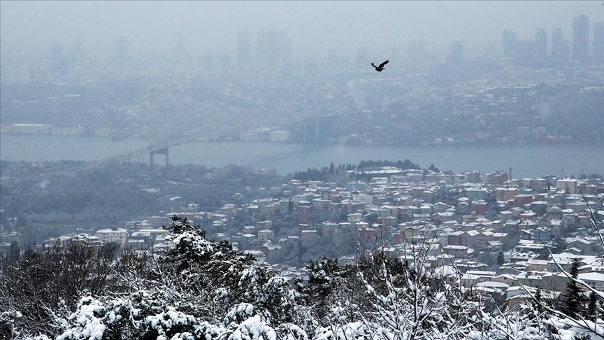 İstanbul'da kar yağışı aralıklarla etkisini sürdürüyor