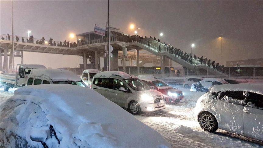 İstanbul kara teslim oldu!