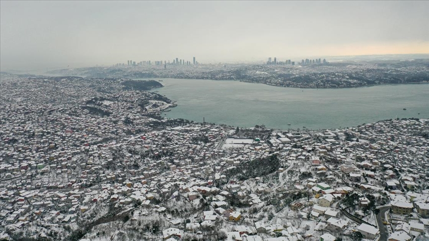 İstanbul'da kar yağışı sonrası buzlanma meydana geldi