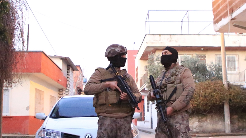 Mersin'de terör örgütü PKK/KCK soruşturmasında 52 şüpheli hakkında gözaltı kararı verildi