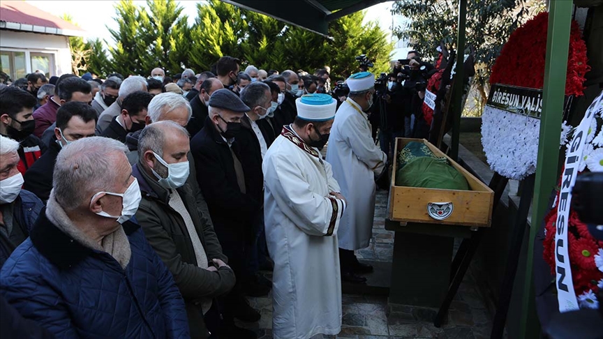 Giresun'da bıçaklanarak öldürülen Sıla Şentürk'ün cenazesi defnedildi