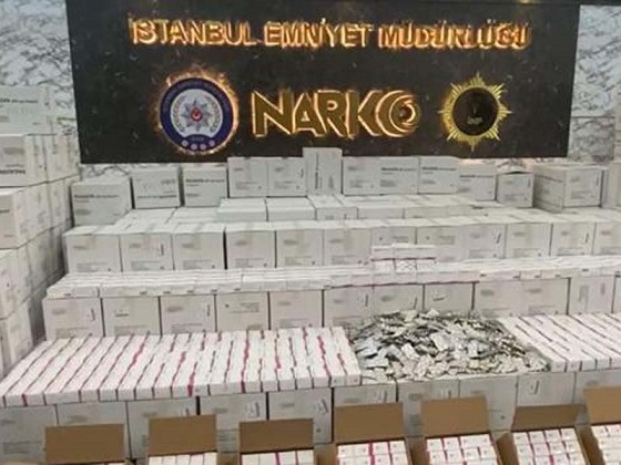 İstanbul'da Matbaa Ve Ecza Deposundan 831 Bin Uyuşturucu Hap Çıktı