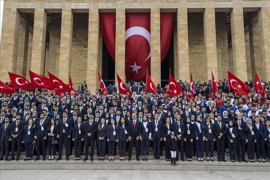 ..19 Mayıs tüm yurtta coşkuyla kutlanıyor..