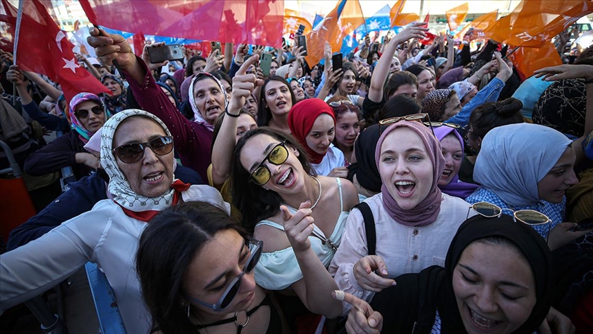 'Türkiye'nin gençleri' Cumhurbaşkanı Erdoğan'la buluşmanın mutluluğunu dile getirdi