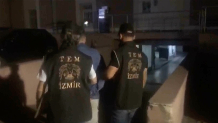 İzmir merkezli 26 ildeki FETÖ operasyonu: 44 Gözaltı