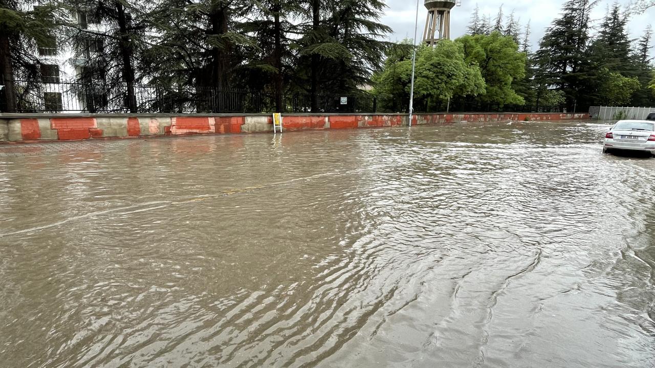 İzmir, Manisa ve Aydın ve Ankara için kuvvetli sağanak uyarısı