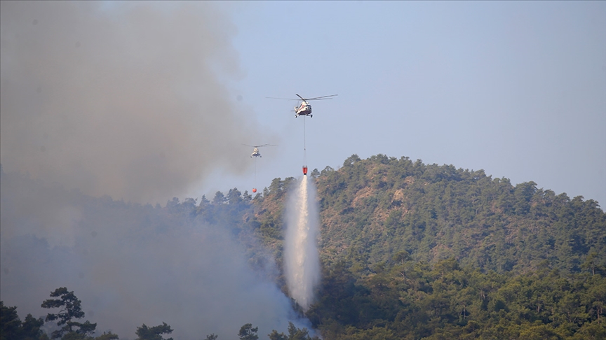 20 helikopter ve 14 uçakla Marmaris'teki yangına müdahale ediliyor