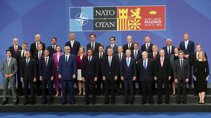 Cumhurbaşkanı Erdoğan, NATO Liderler Zirvesi'nde aile fotoğrafı çekimine katıldı