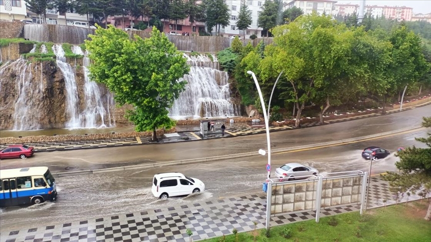 Ankara'daki sağanak nedeniyle bir kişi öldü, kayıp bir kişi ise aranıyor