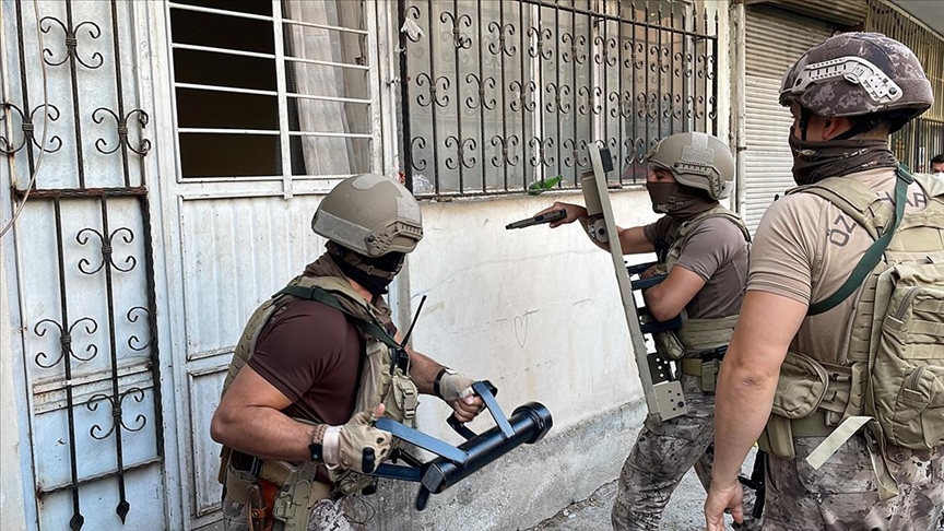 Mersin'de terör örgütü DEAŞ'a yönelik "şafak" operasyonunda 13 zanlı yakalandı