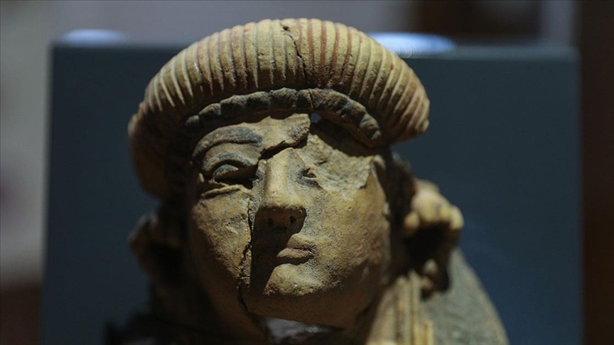 İzmir'de 1930'lu yıllarda bulunan Athena heykeli parçaları birleştirildi