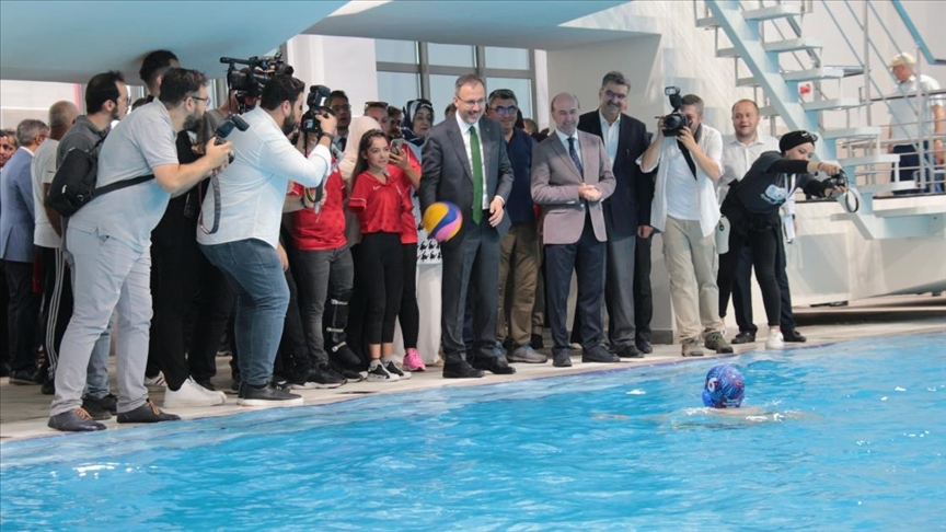 Gençlik ve Spor Bakanı Kasapoğlu, Konya'da 'Olimpik Yüzme Havuzu' açılışına katıldı