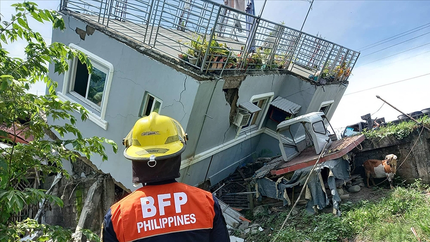 Filipinler'de 7 büyüklüğünde deprem meydana geldi