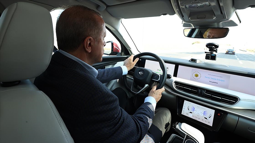 Erdoğan, Togg'un test sürüşünü yaptığı anların videosunu paylaştı