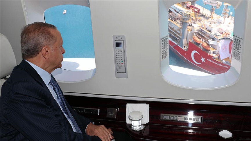 Cumhurbaşkanı Erdoğan, Abdülhamid Han Sondaj Gemisi'nde incelemelerde bulundu
