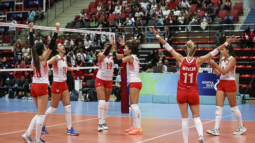 Kadın Milli Voleybol Takımı Konya'da altın madalyaya odaklandı