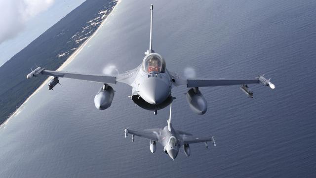 Türk F-16'larına Yunan tacizi devam ediyor