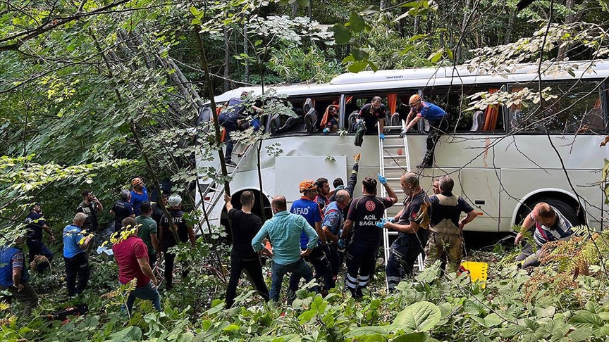 Bursa'da tur otobüsü kaza yaptı