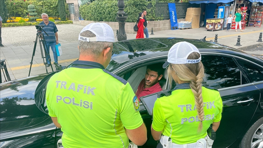 Ankara'da "çakarlı araç" denetimi yapıldı