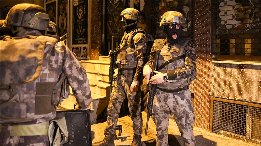 İstanbul'da DEAŞ operasyonunda 10 zanlı yakalandı