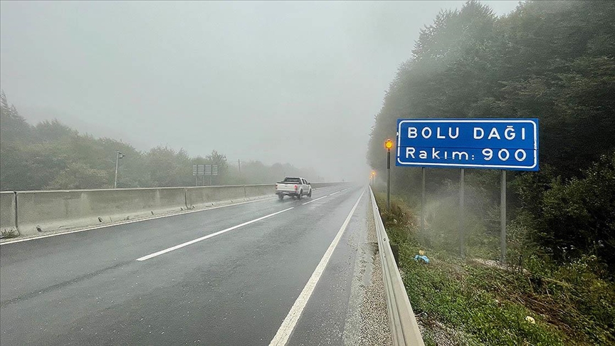 Bolu Dağı'nda sis etkili oluyor..