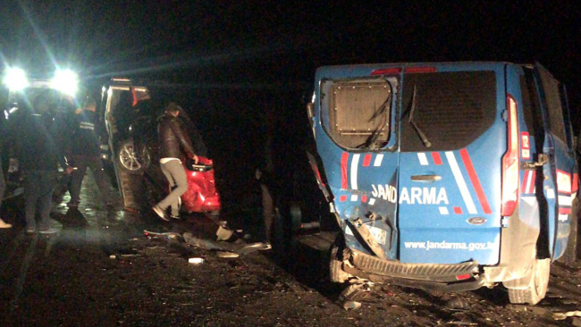 Kaza yerindeki jandarmaya otomobil çarptı: 1 Şehit
