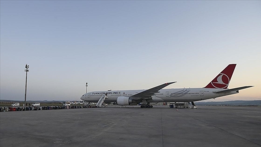 İstanbul-Hatay seferini yapan THY uçağının inişi sırasında lastiği patladı