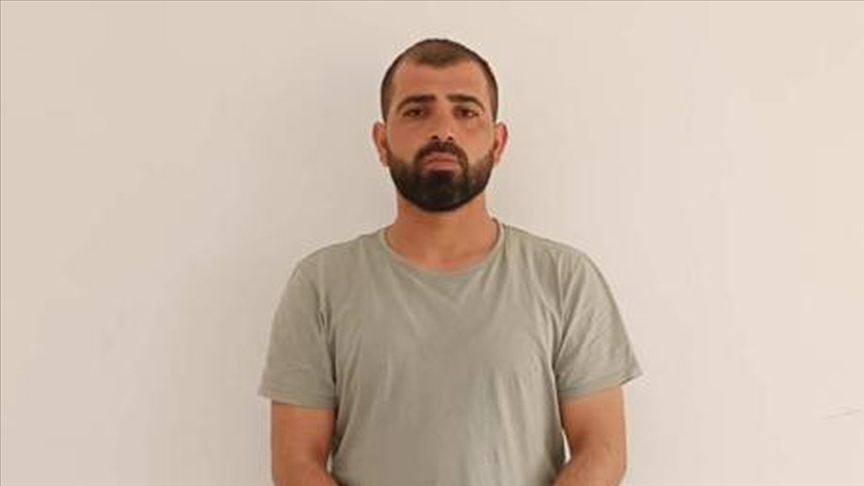 23 suçtan aranan PKK'lı terörist, jandarma tarafından durdurulan takside yakalandı