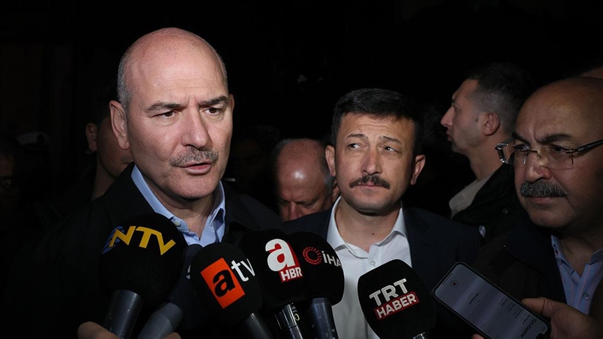 Soylu: İzmir'de yaklaşık 20 binada hasar var, yaralanan 3 kişinin tedavisi sürüyor