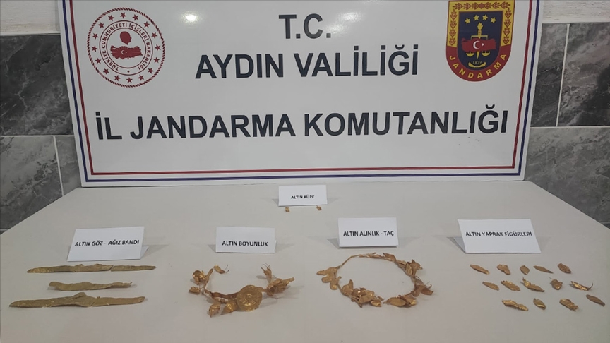 Aydın'da Roma Dönemi'ne ait olduğu değerlendirilen altın takılar ele geçirildi