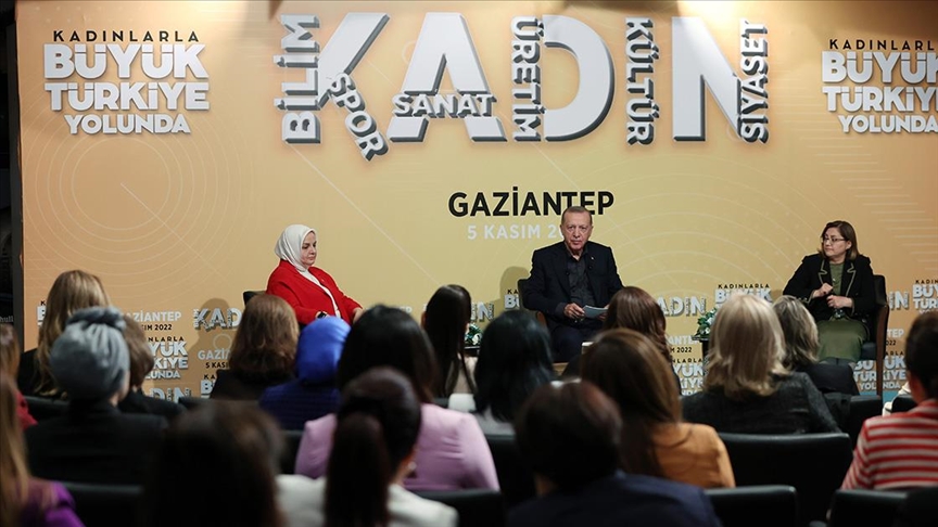 Erdoğan: Anayasa değişikliğiyle aile kurumumuza yönelik tehditlerin önüne bir set daha çekmiş olacağız