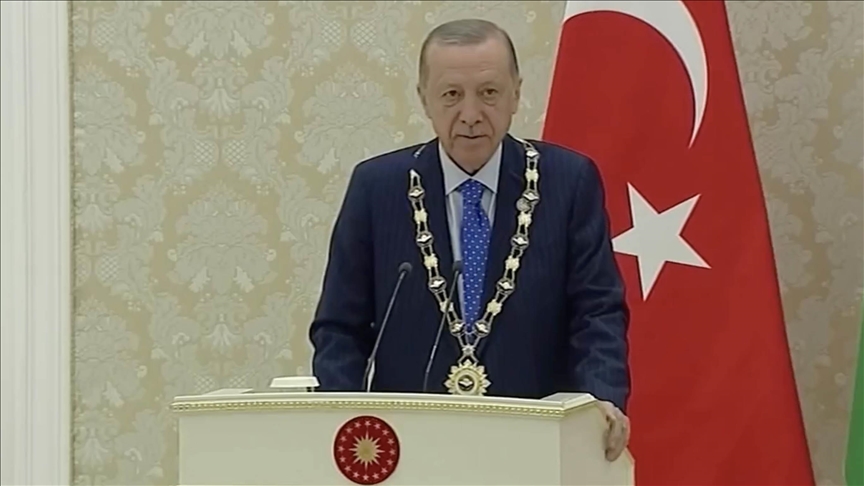 Erdoğan'a Özbekistan'da Yüksek Düzeyli İmam Buhari Nişanı takdim edildi