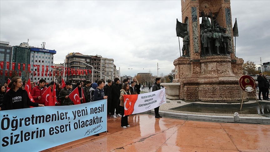 Taksim'de Öğretmenler Günü dolayısıyla tören düzenlendi