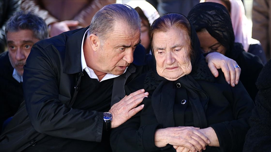 Teknik direktör Fatih Terim'in annesi Nuriye Terim yaşamını yitirdi