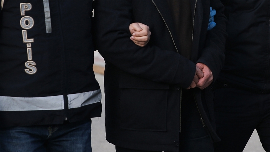 İstanbul'da FETÖ'ye yönelik operasyonda yakalanan 16 kişi gözaltına alındı