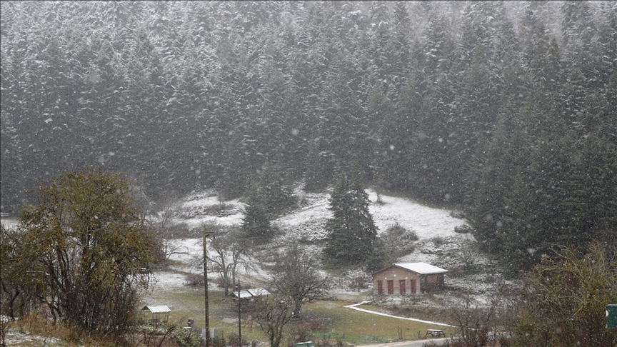 Abant'a mevsimin ilk karı yağdı!