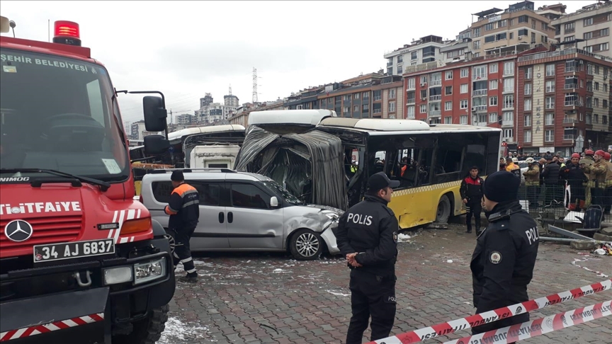 Alibeyköy'de tramvay ile İETT otobüsü çarpıştı: 33 Yaralı