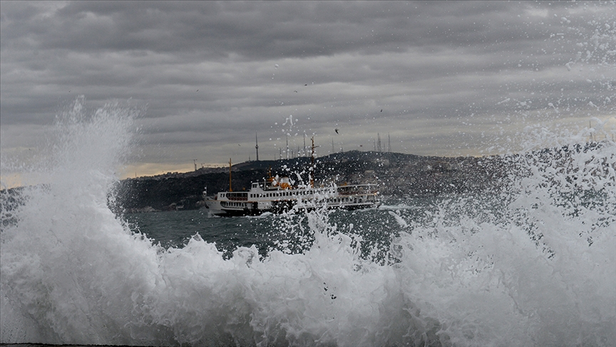 İstanbul’da vapur seferlerine lodos engeli